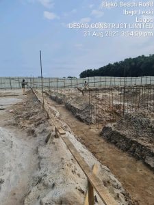 Freshly foundation and dredge building pillar