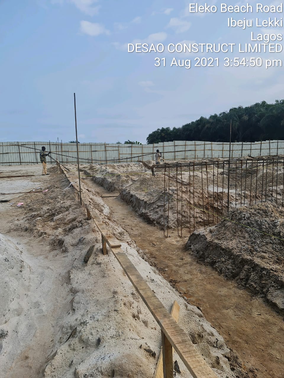 Freshly foundation and dredge building pillar